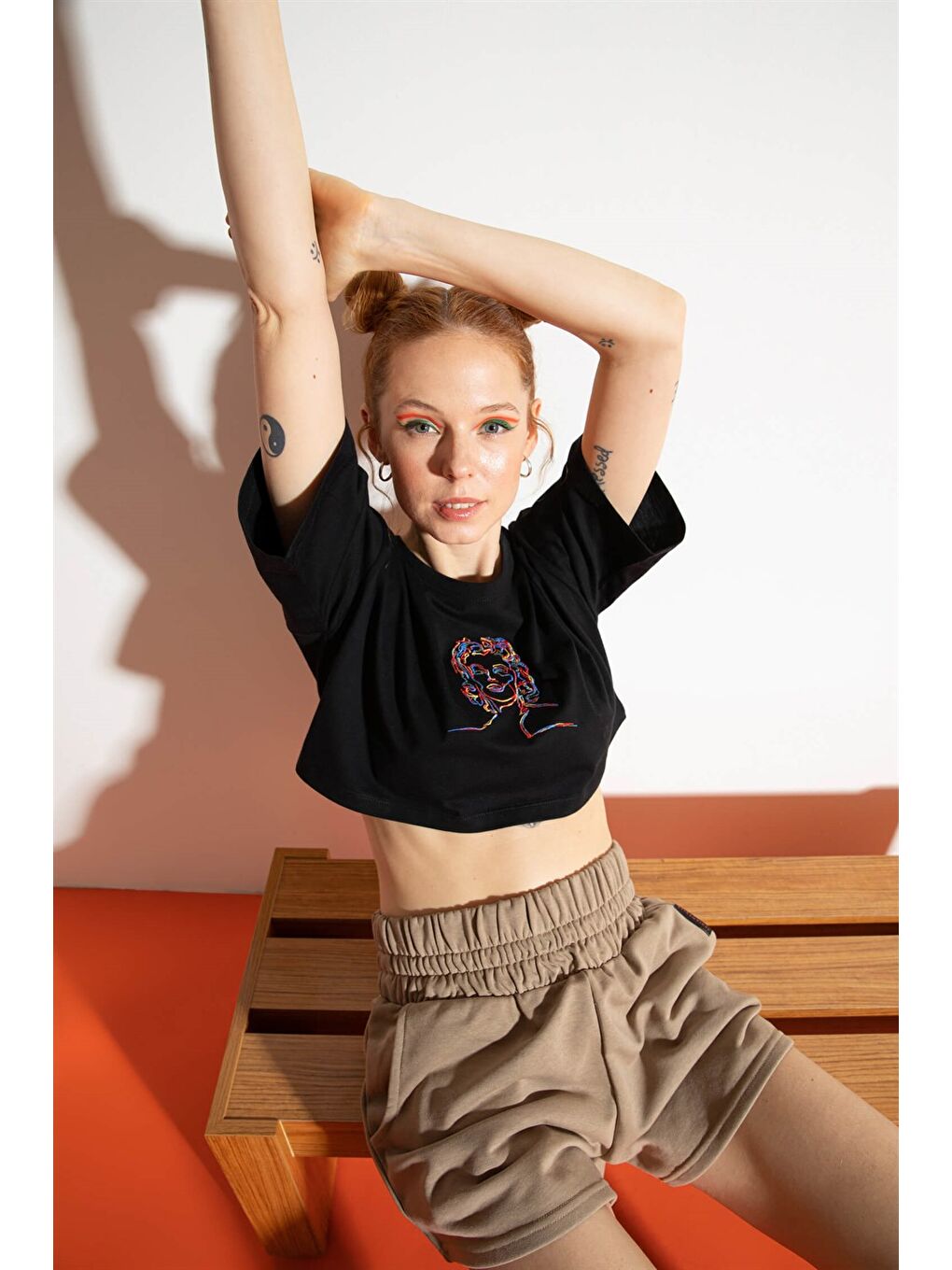 Beyaz Kadın Kısa M.M. Siyah T-Shirt-2