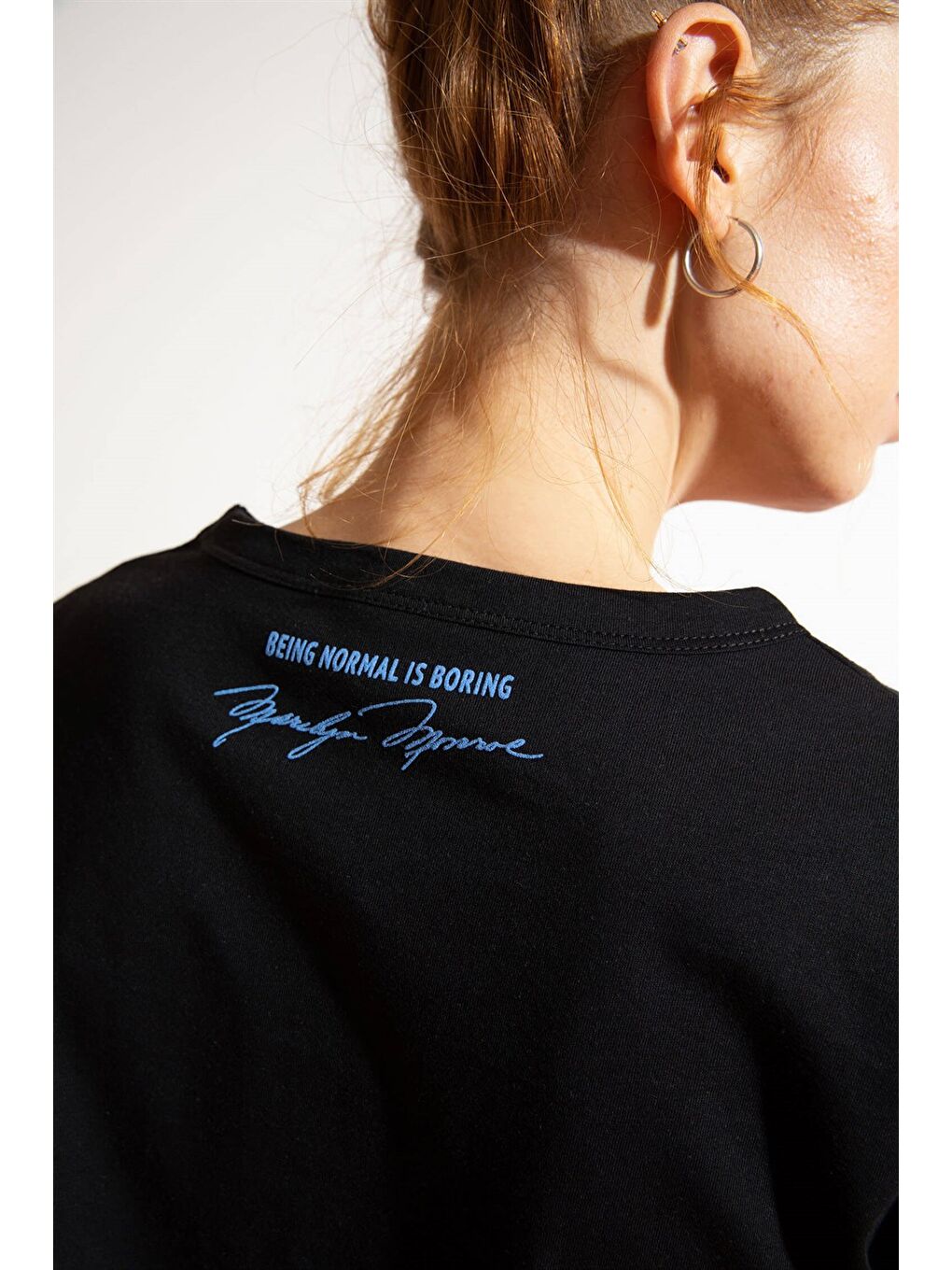 Beyaz Kadın Kısa M.M. Siyah T-Shirt-4