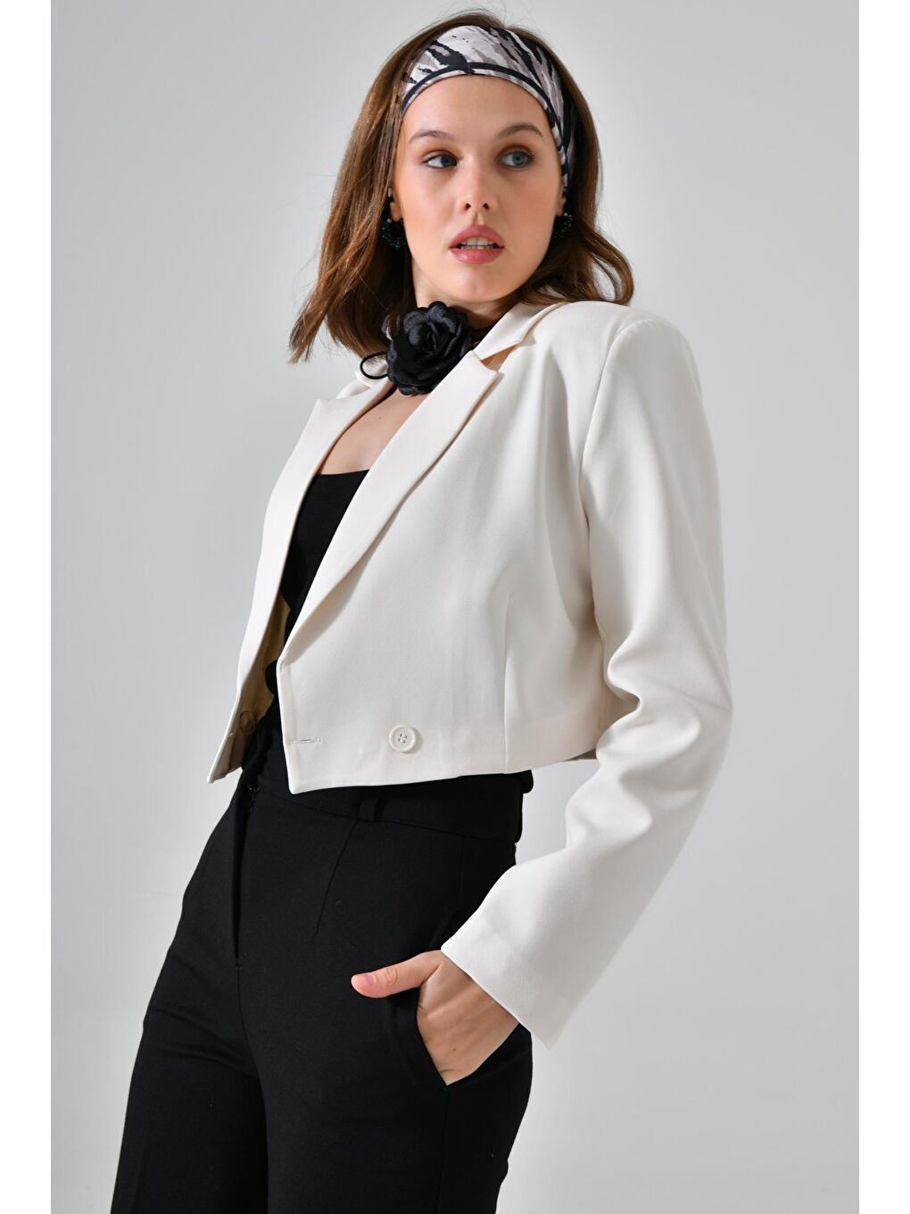 Ekru Kadın Regular Fit Kruvaze Kapama Dokuma Crop Blazer Ceket -Şık & Spor