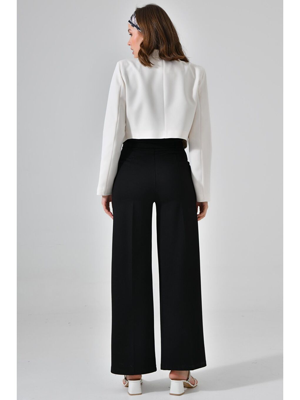 Ekru Kadın Regular Fit Kruvaze Kapama Dokuma Crop Blazer Ceket -Şık & Spor-4