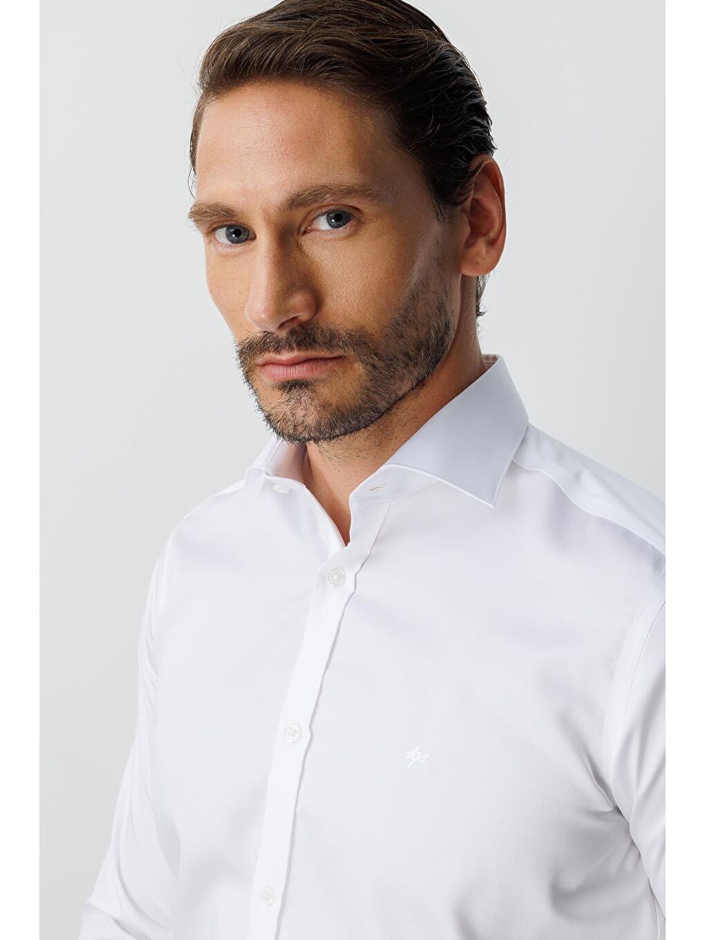 Beyaz Slim Fit Dar Kalıp Klasik Yaka Düz Uzun Kollu Cepsiz %100 Pamuk Gömlek-1