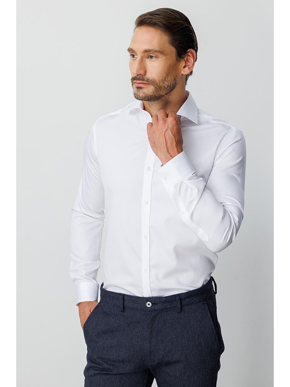 Beyaz Slim Fit Dar Kalıp Klasik Yaka Düz Uzun Kollu Cepsiz %100 Pamuk Gömlek-2