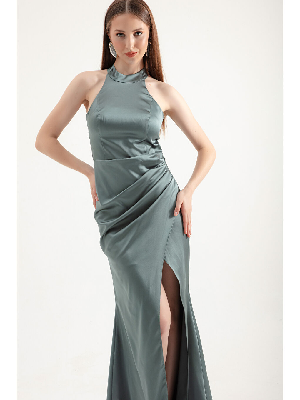 Mavi Kadın Firuze Halter Yaka Yırtmaçlı Uzun Saten Abiye Elbise