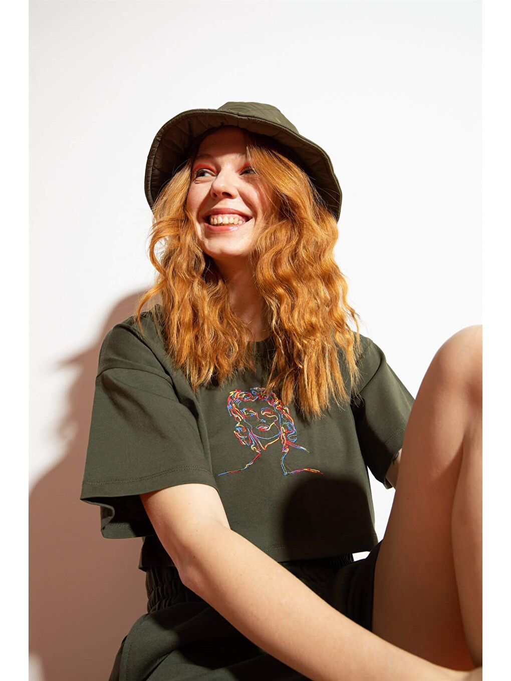 Kırmızı Kadın Kısa M.M. Haki T-Shirt-1