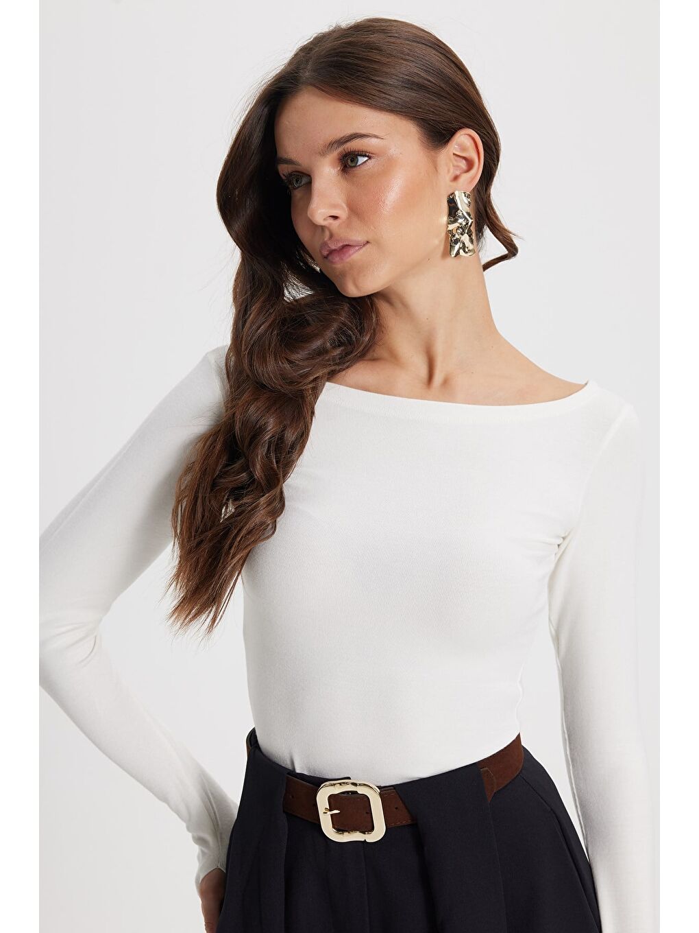 Kadın Slim Fit Dar Kesim Pamuklu Kayık Yaka Uzun Kollu Beyaz Bluz-2