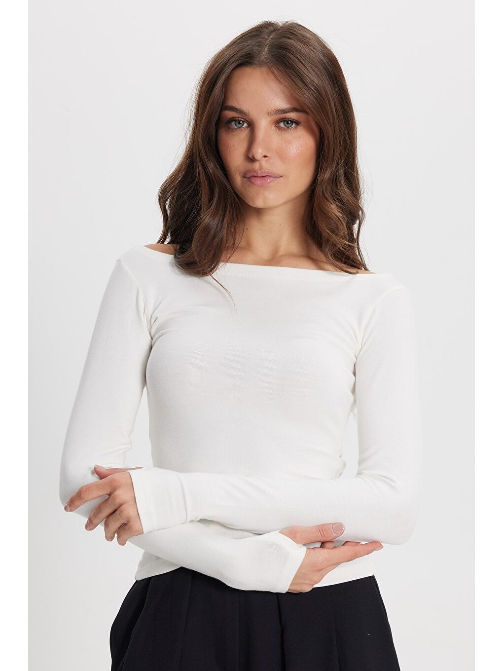 Kadın Slim Fit Dar Kesim Pamuklu Kayık Yaka Uzun Kollu Beyaz Bluz-3
