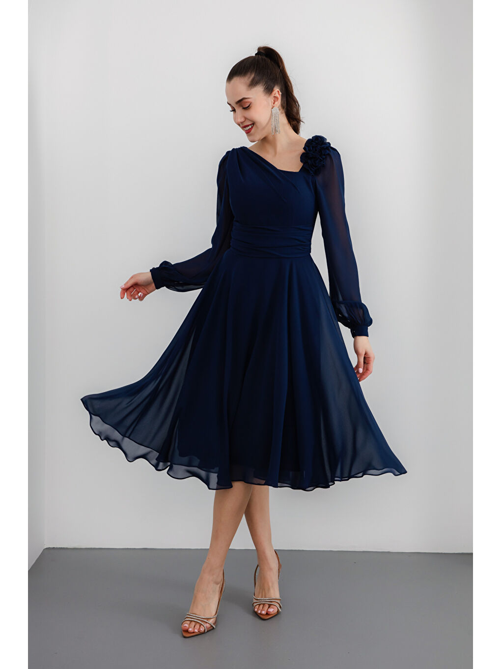 Kadın Lacivert Çiçek Detaylı Midi Abiye Elbise