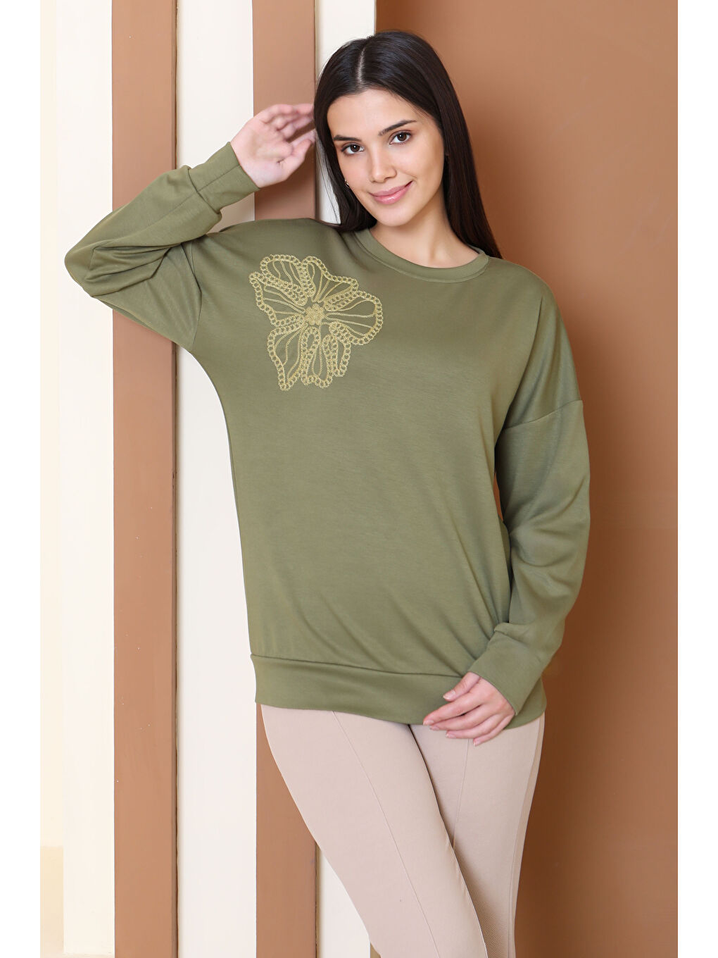 Omuz Çiçek Nakışlı Modal Sweatshirt Haki - 27883-HAKI