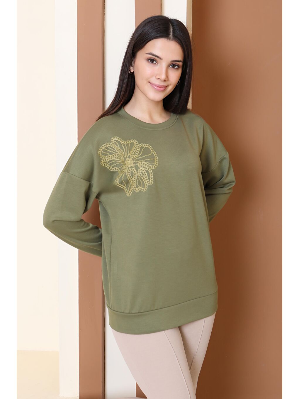 Omuz Çiçek Nakışlı Modal Sweatshirt Haki - 27883-HAKI-1