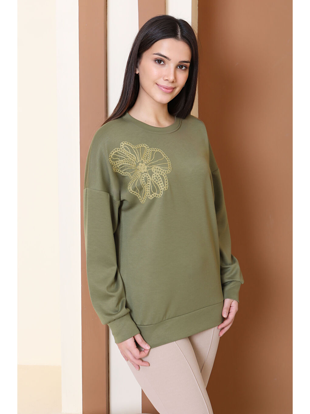 Omuz Çiçek Nakışlı Modal Sweatshirt Haki - 27883-HAKI-2