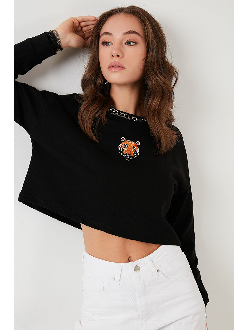 Siyah Baskılı Bisiklet Yaka Pamuklu Crop Sweat 601MS1342-2
