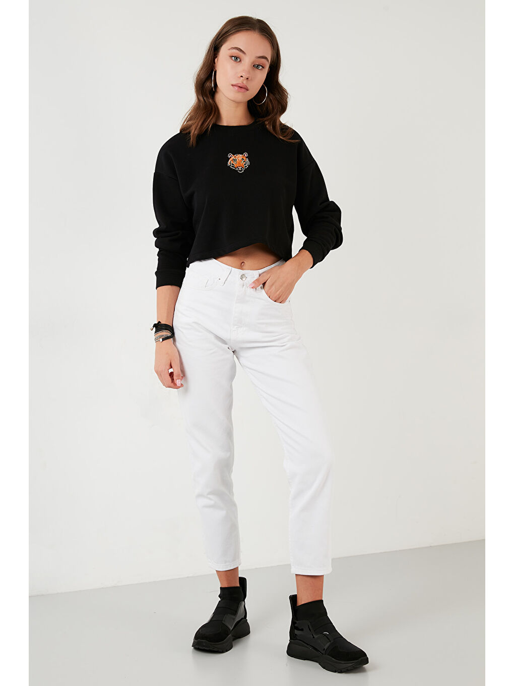 Siyah Baskılı Bisiklet Yaka Pamuklu Crop Sweat 601MS1342-3