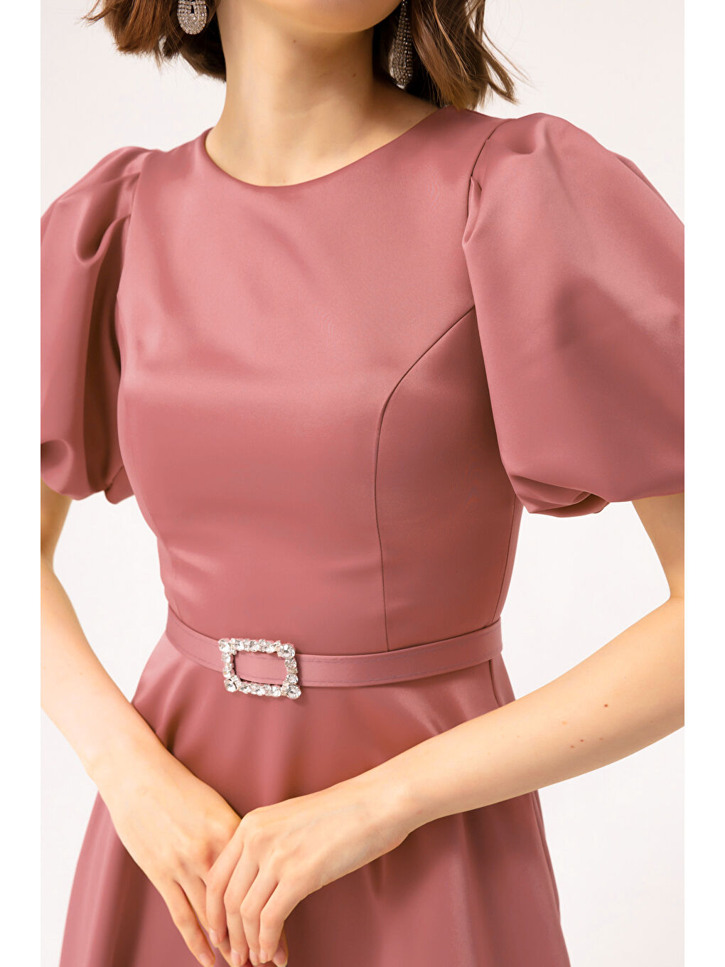 Pembe Kadın Somon Balon Kollu Taşlı Kemerli Mini Saten Abiye Elbise-1