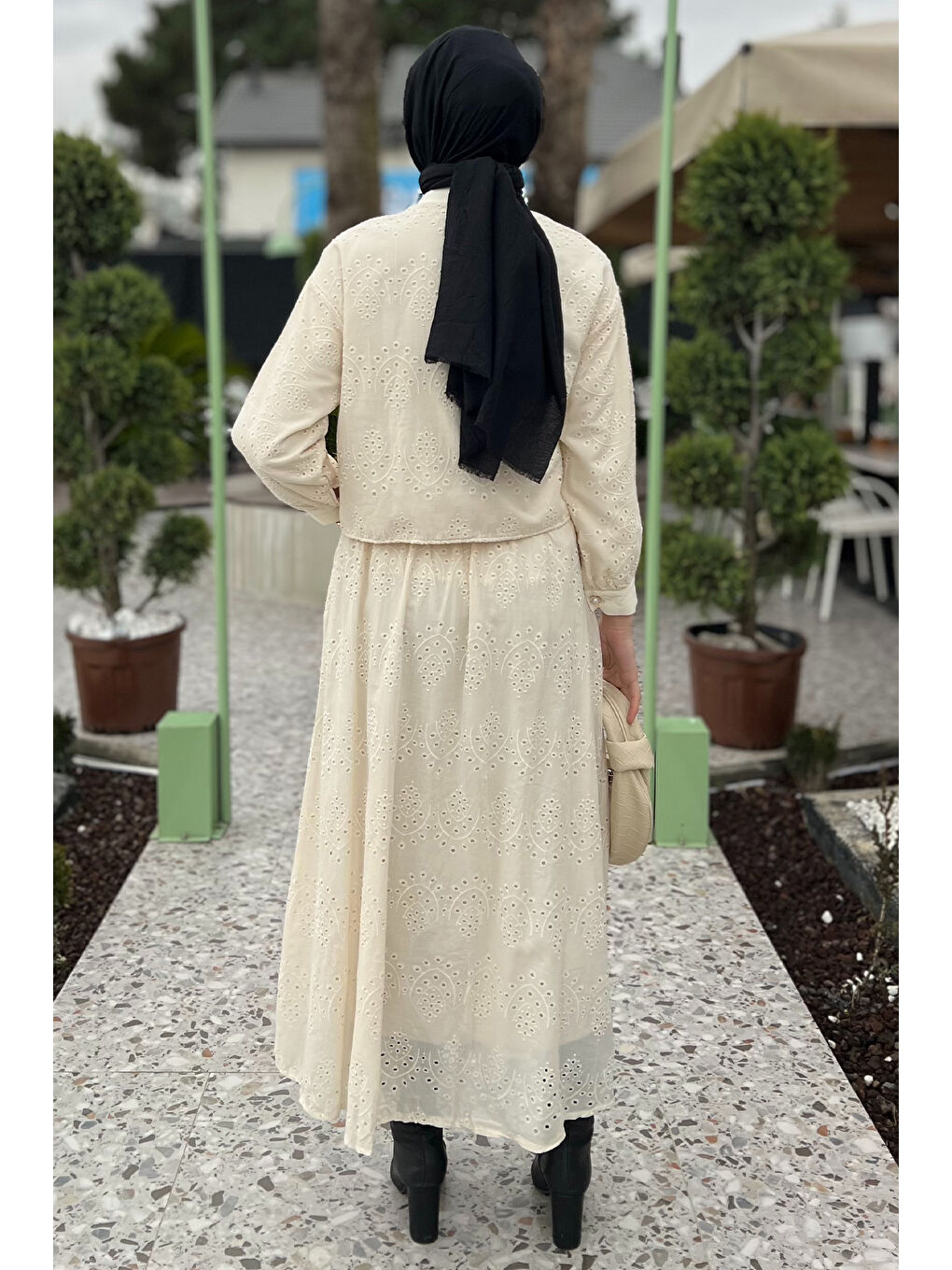 Bej Kadın Püskül Detaylı İnci Düğmeli Fistolu Tesettür Gömlek Etek İkili Takım-9