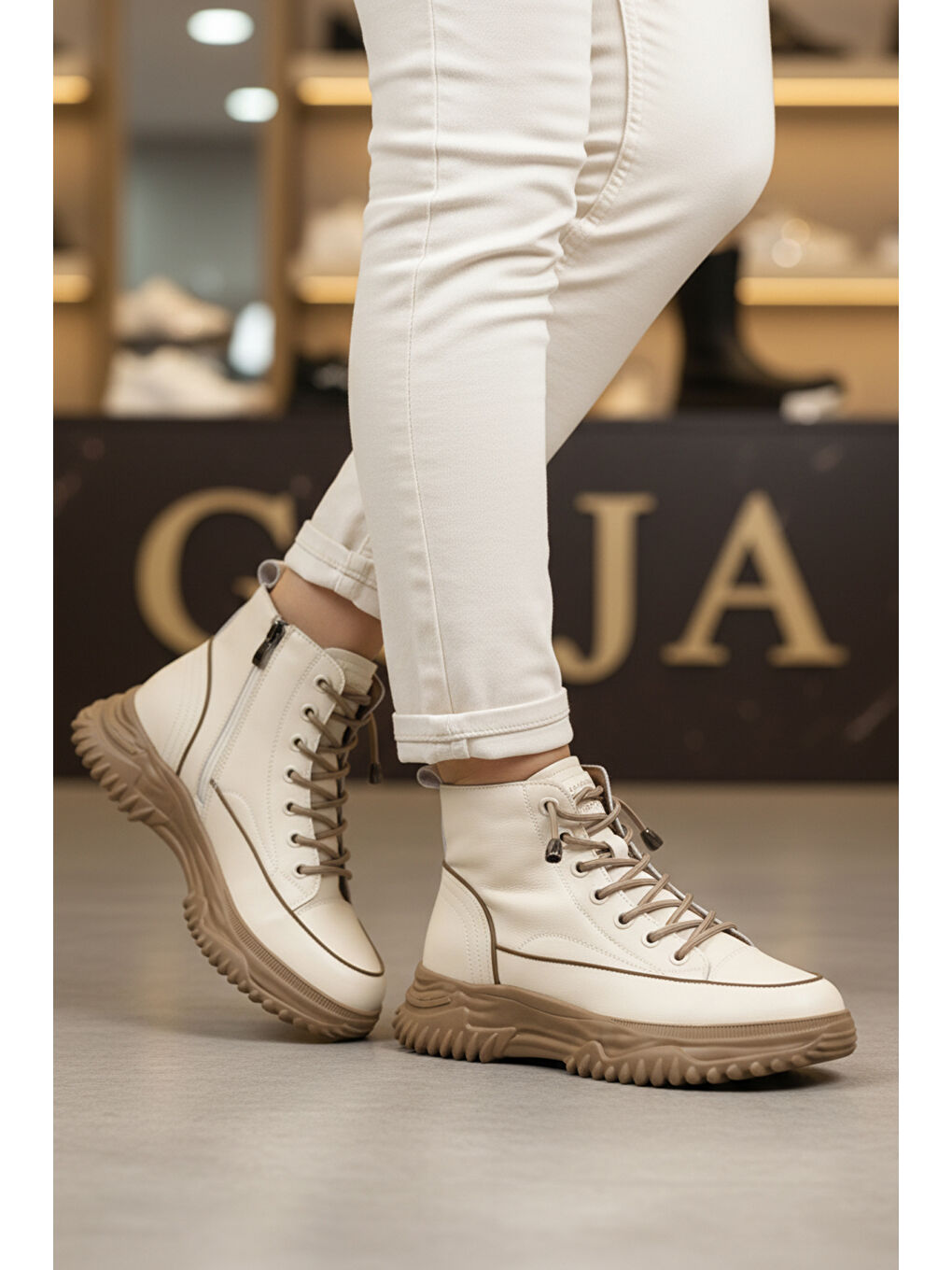 Bej Bağcıklı Fermuarlı Kadın Bot 24K310-13 Z-2