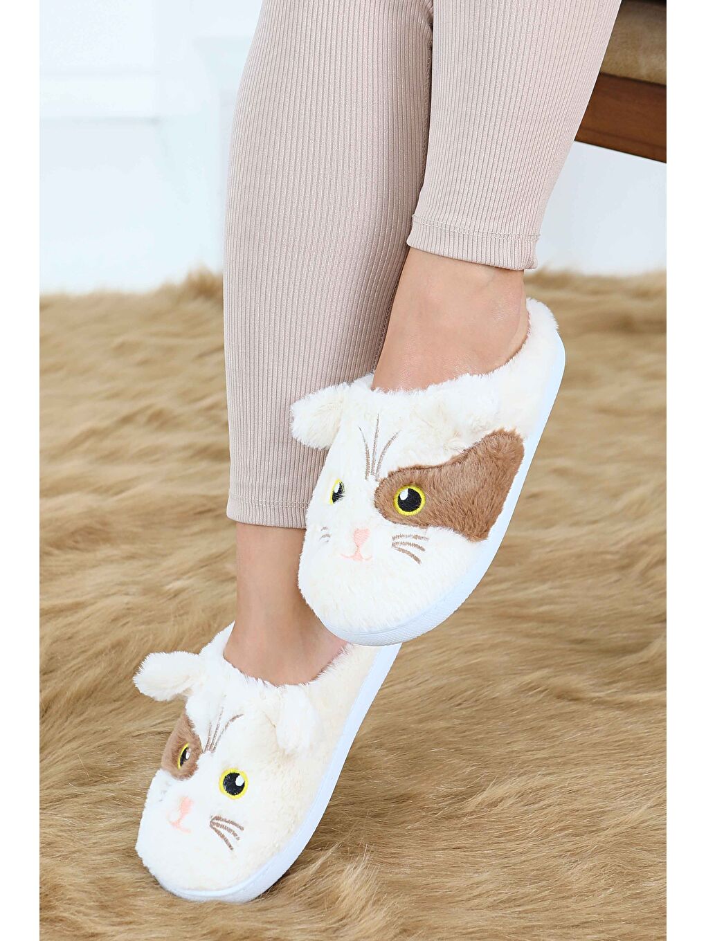 Ekru Kadın Krem Kedi İşleme Detaylı Ev Terliği - 27778-KREM