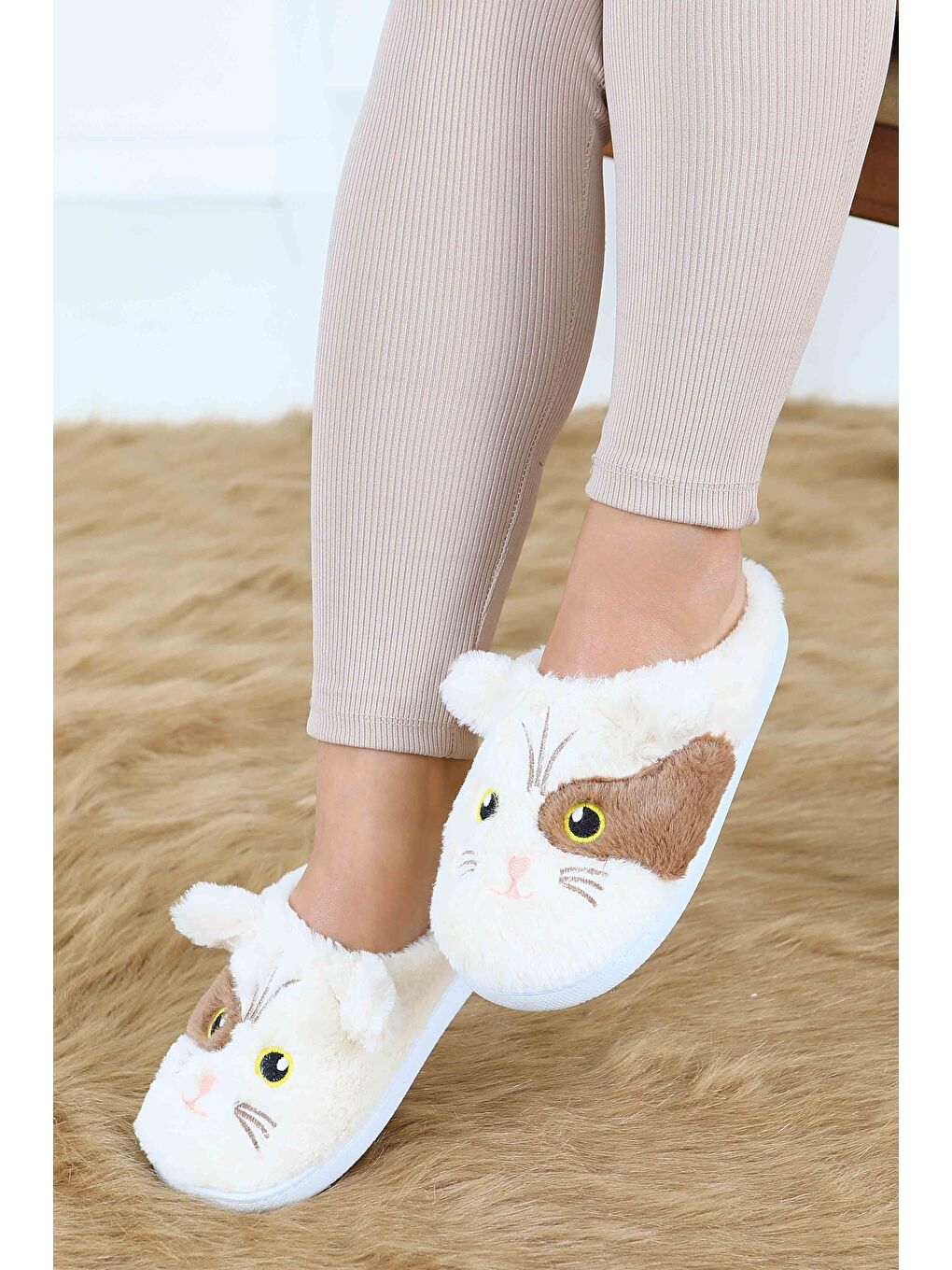 Ekru Kadın Krem Kedi İşleme Detaylı Ev Terliği - 27778-KREM-1