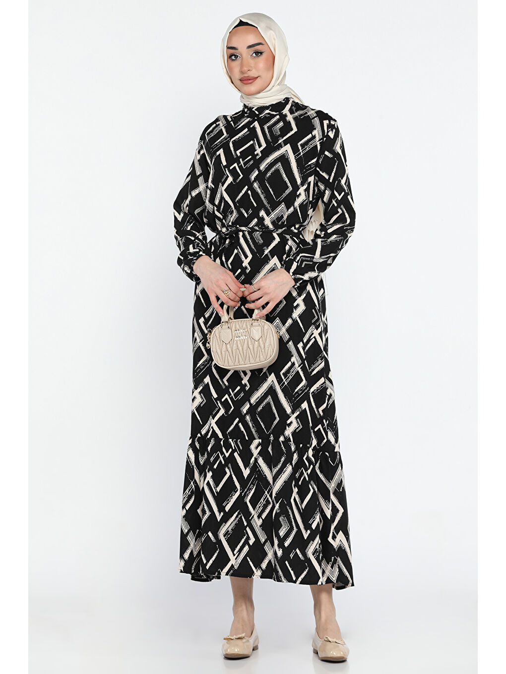 Siyah Desenli Bel Kuşaklı Tesettür Viskon Elbise