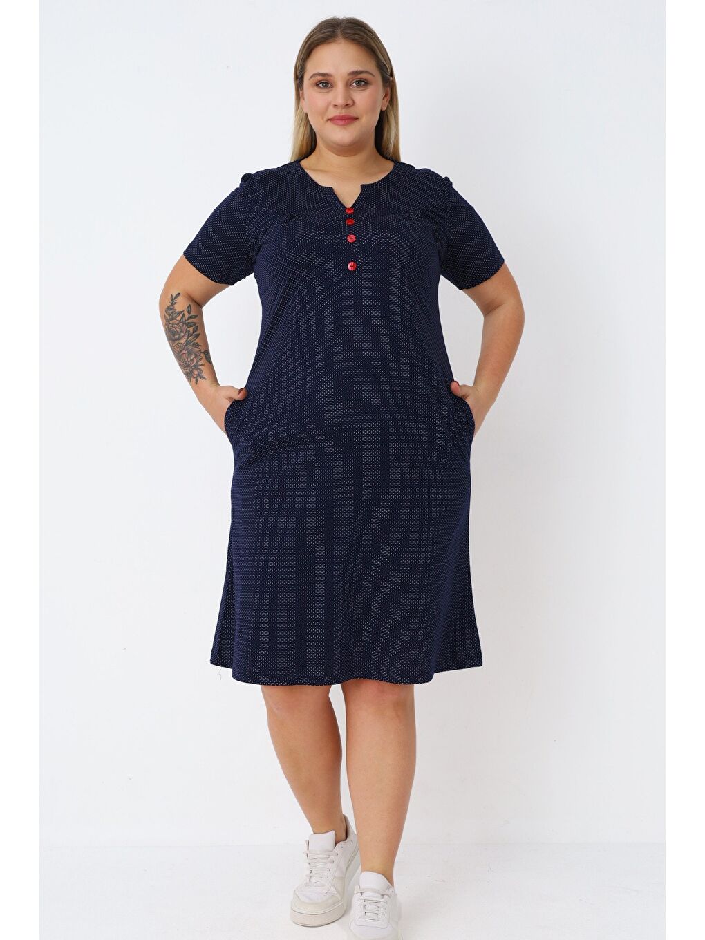 Lacivert Puantiyeli Kısa Kollu Cepli Düğmeli V Yaka Pamuklu Kadın Büyük Beden Elbise-1