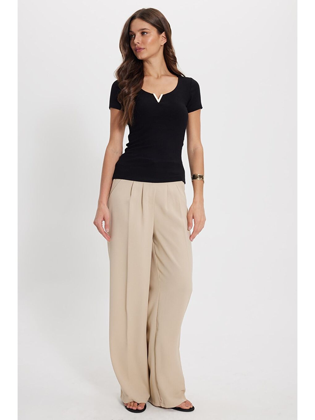 Kadın Slim Fit Dar Kesim Pamuklu V Yaka Kısa Kollu Siyah Bluz-1