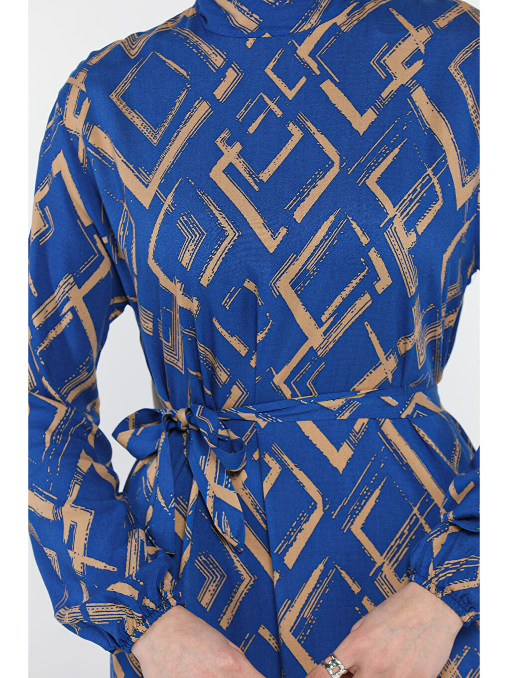 Mavi Desenli Bel Kuşaklı Tesettür Viskon Elbise-6