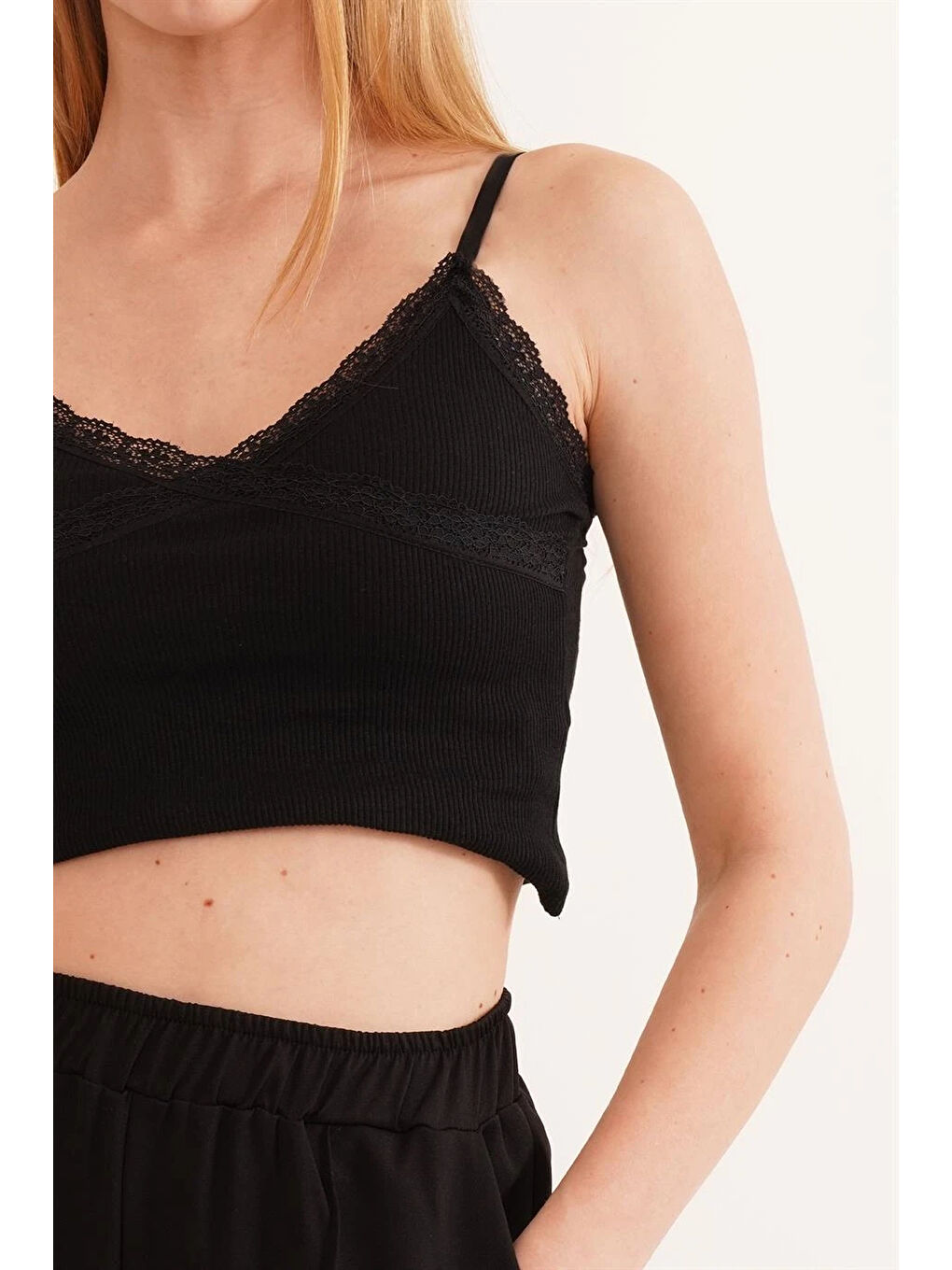Siyah Kaşkorse İp Askılı Dantelli Crop Bluz SIYAH-4