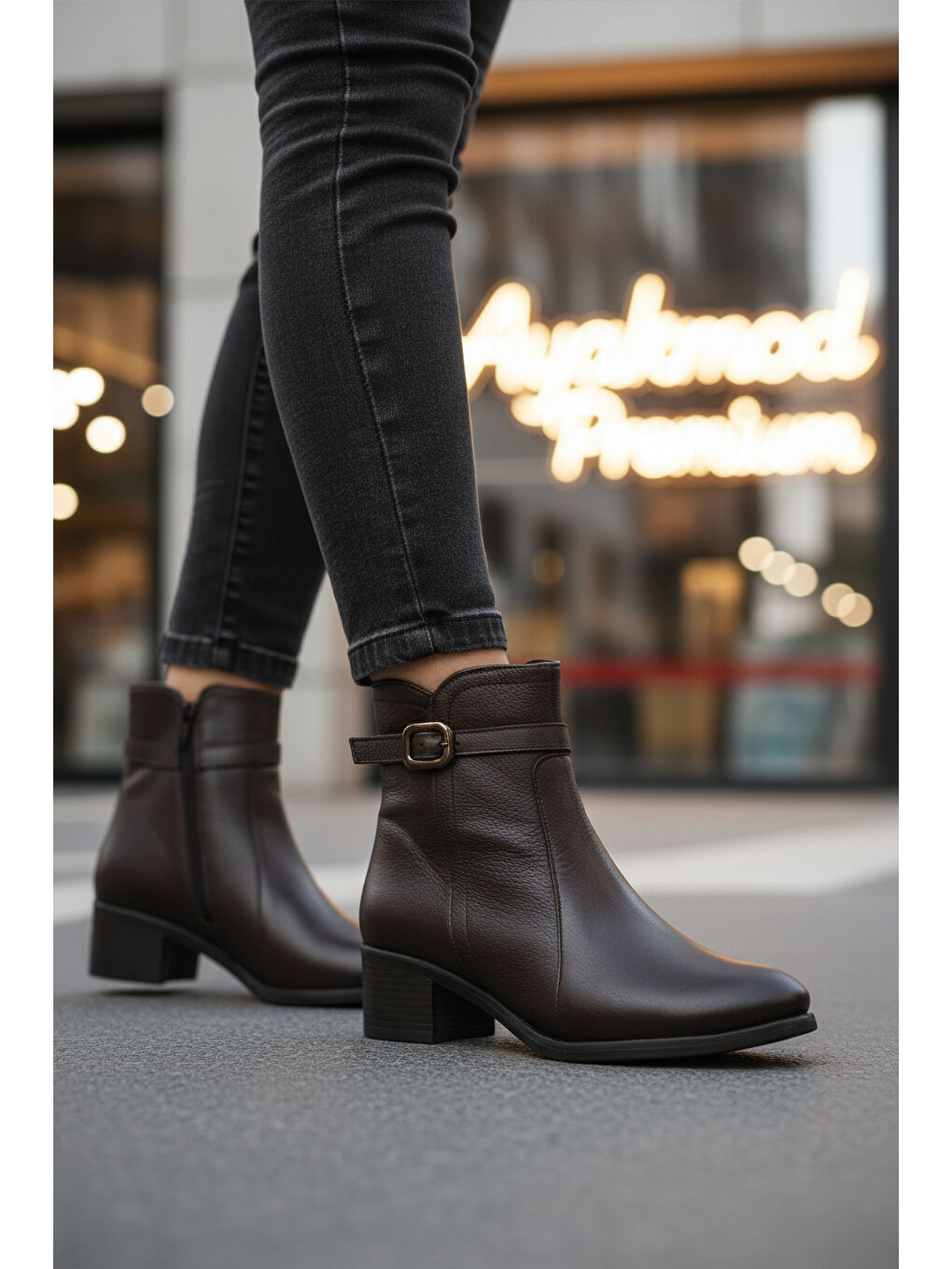 Kahverengi Kahve Hakiki Deri Fermuarlı İçi Polarlı Kadın Bot 24113-1 Z-2