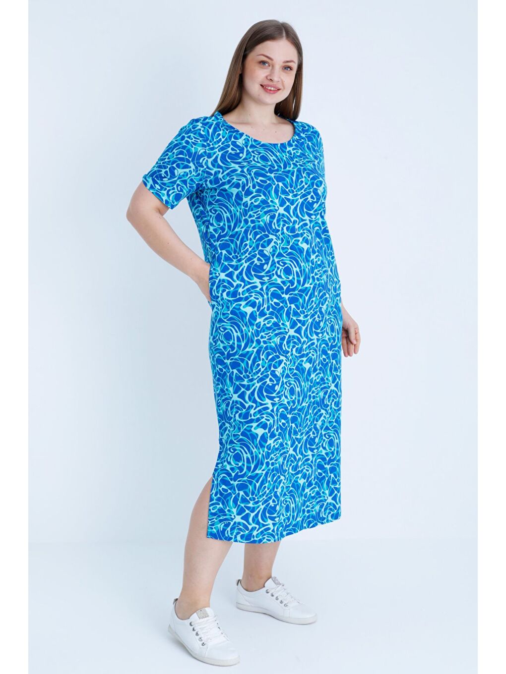 Mavi Desenli Kısa Kollu Yırtmaçlı Büyük Beden Pamuklu Elbise-1