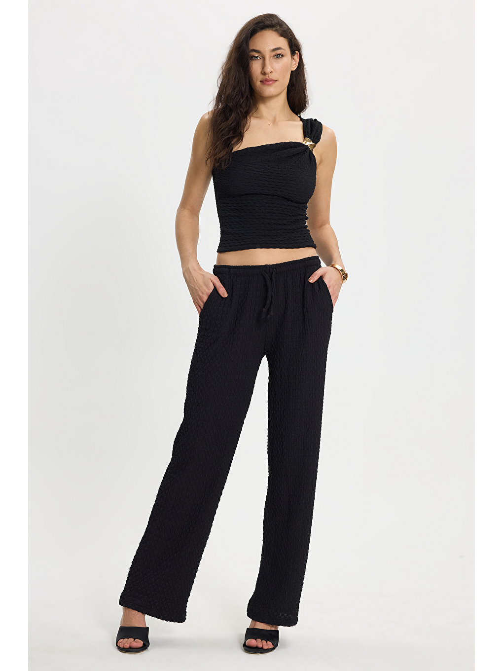 Kadın Slim Fit Dar Kesim Tek Omuz Tek Kol Doku Desenli Siyah Bluz-1