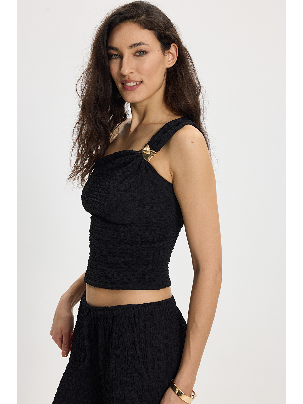 Kadın Slim Fit Dar Kesim Tek Omuz Tek Kol Doku Desenli Siyah Bluz-3