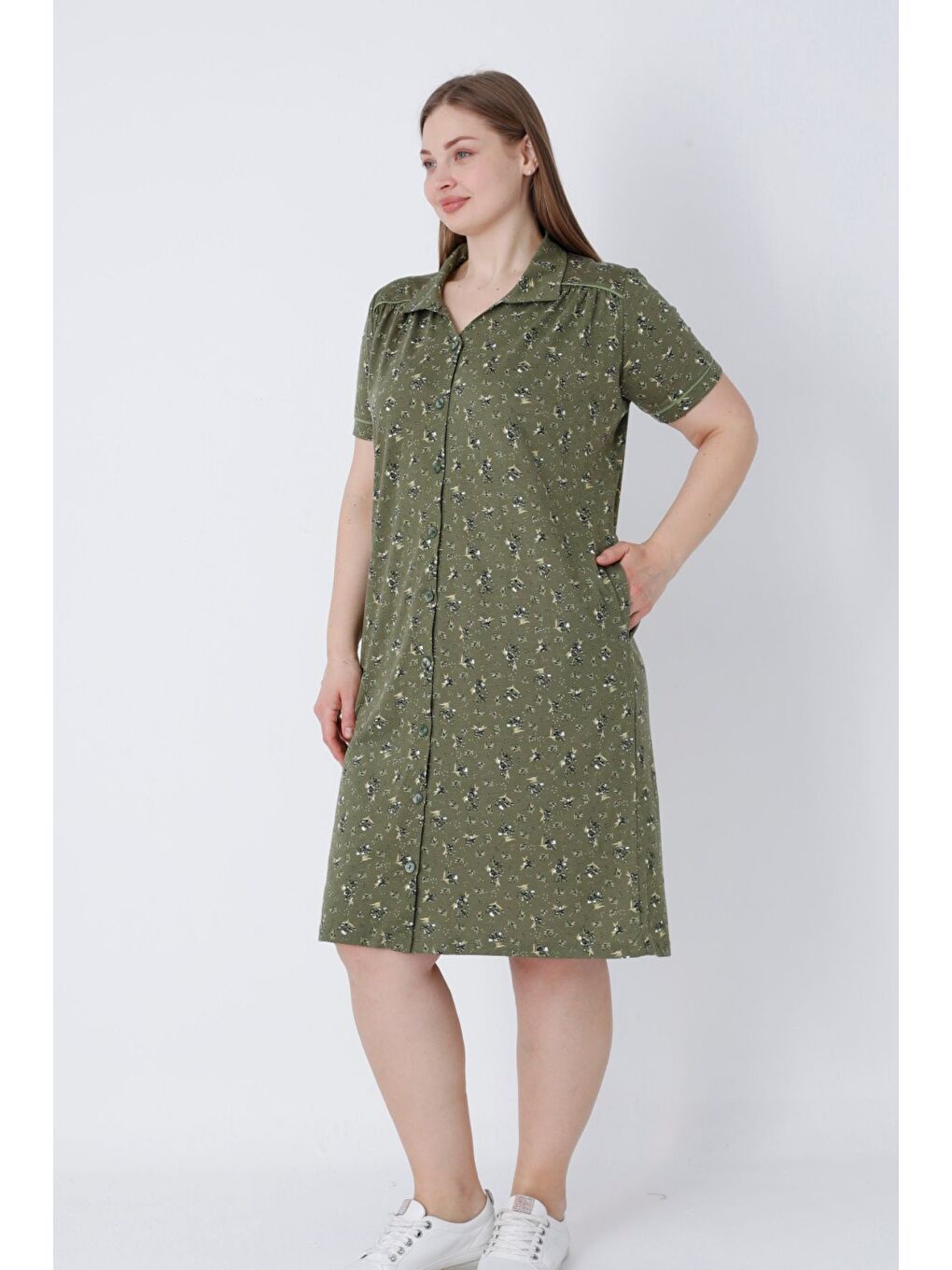 Haki Büyük Beden Çiçek Desenli Pamuklu Kısa Kollu Boydan Düğmeli Biyeli Cepli Elbise-1
