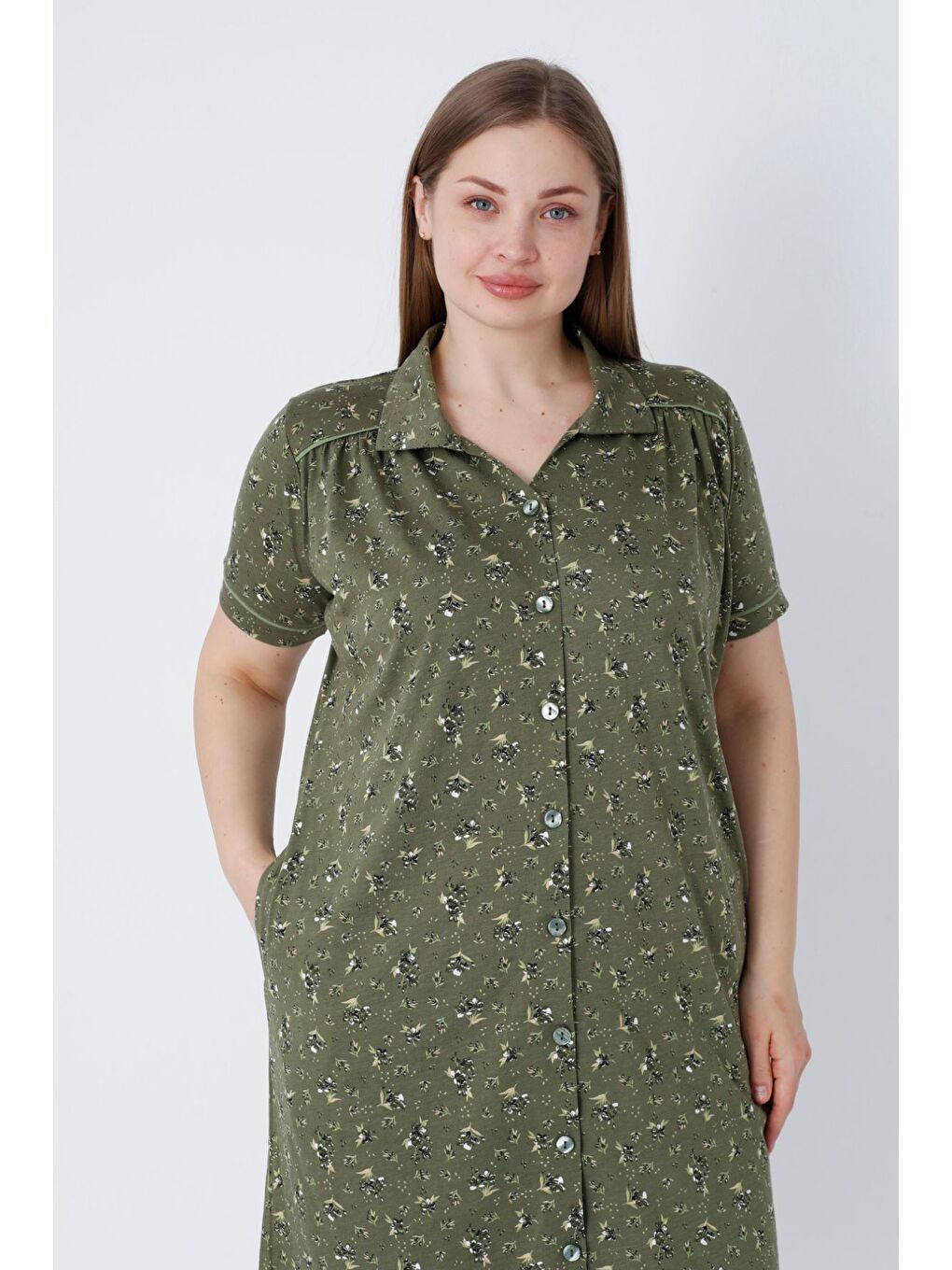 Haki Büyük Beden Çiçek Desenli Pamuklu Kısa Kollu Boydan Düğmeli Biyeli Cepli Elbise-2