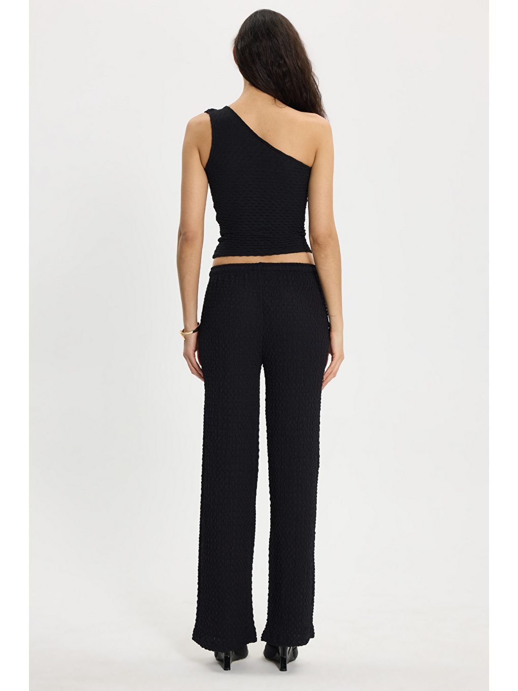 Kadın Slim Fit Dar Kesim Tek Omuz Tek Kol Doku Desenli Siyah Bluz-6