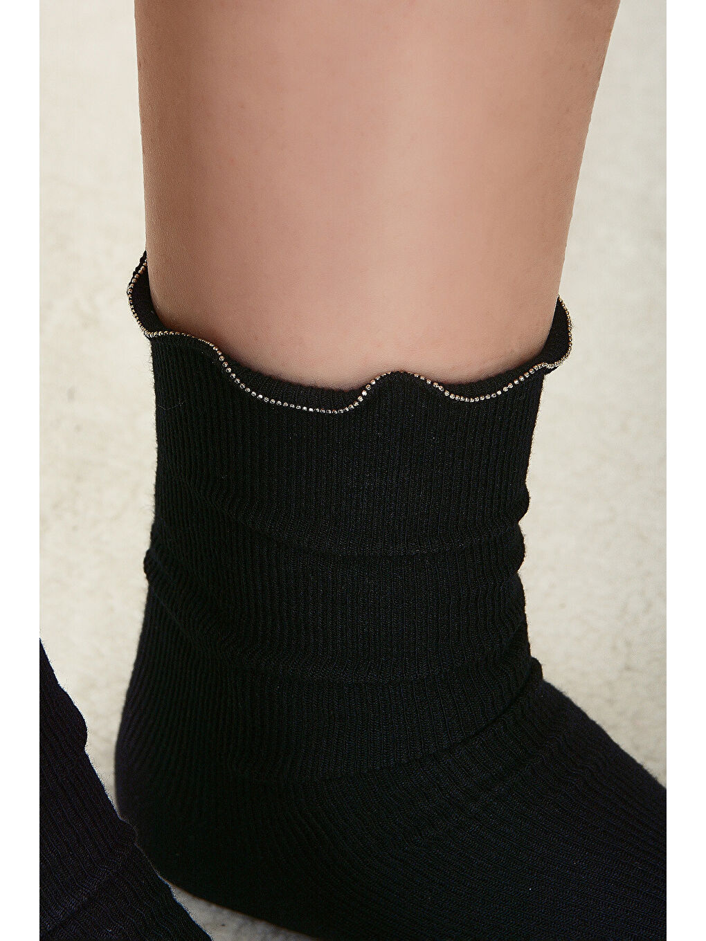 Siyah Curl Uzun Soket Çorap-1