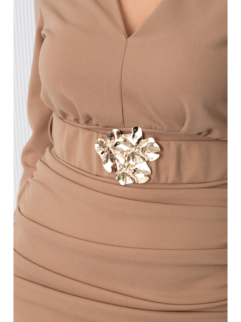 Kadın Bej Kemerli Büzgü Detay Uzun Elbise-3