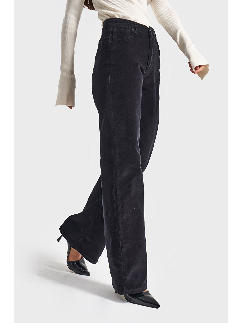 Kadın Siyah Renk 26w5-1 Straight Cropped Fit İnce Fitilli Velvet Kadife Kumaş Pantolon-2
