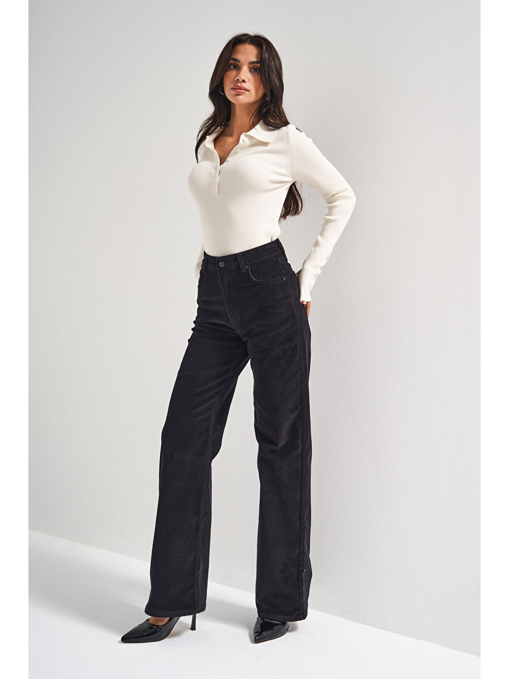 Kadın Siyah Renk 26w5-1 Straight Cropped Fit İnce Fitilli Velvet Kadife Kumaş Pantolon-4
