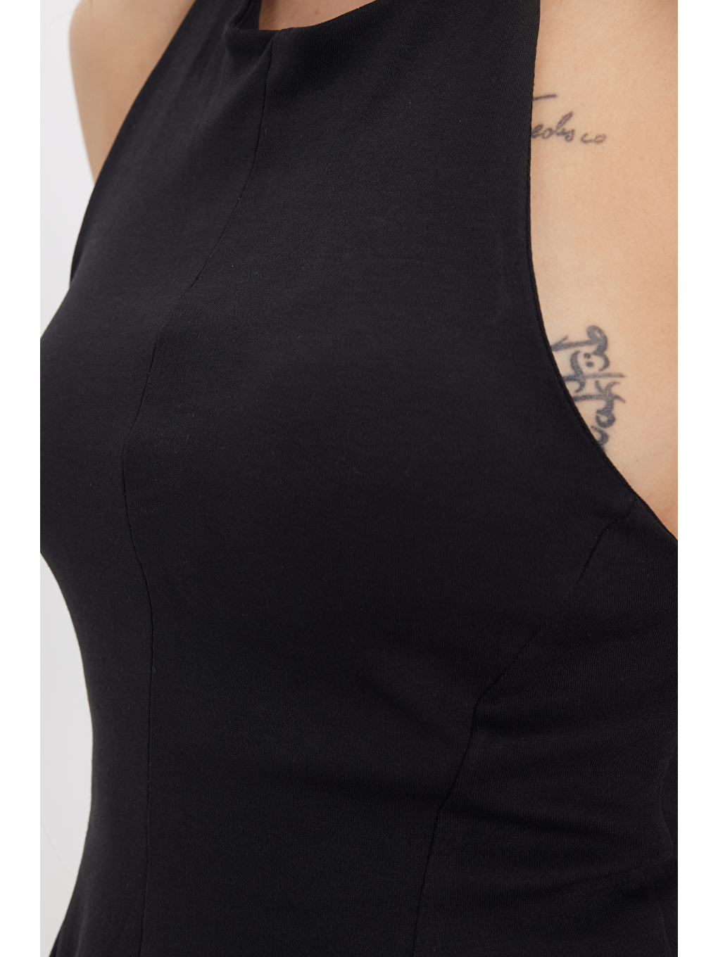 Kadın Slim Fit Dar Kesim  %100 Pamuk Boyundan Bağlamalı Sıfır Kol Siyah Bluz-3