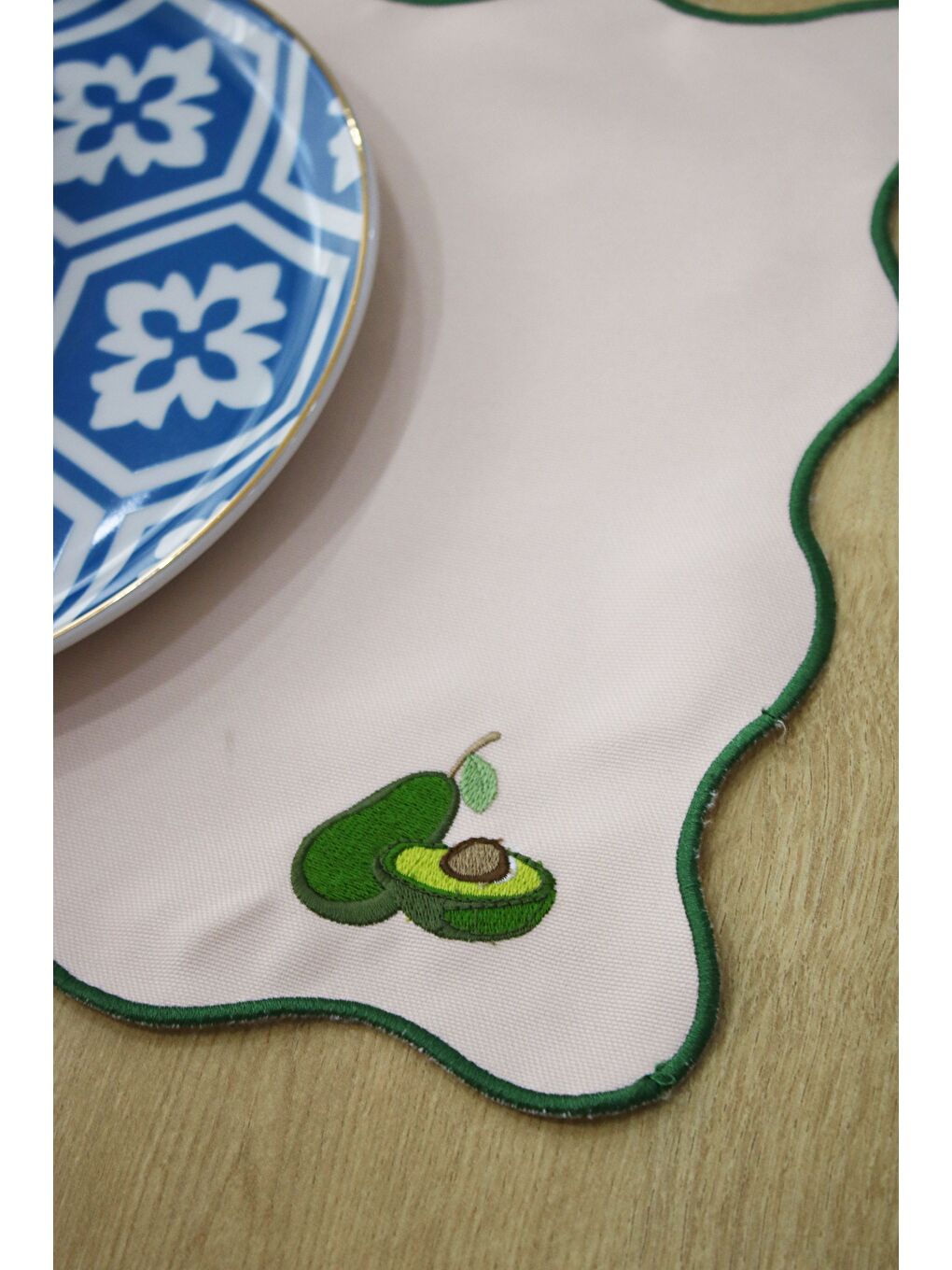 Juvi Avakado Nakış Detaylı Amerikan Servis 30x45 cm - Yeşil Tasarım