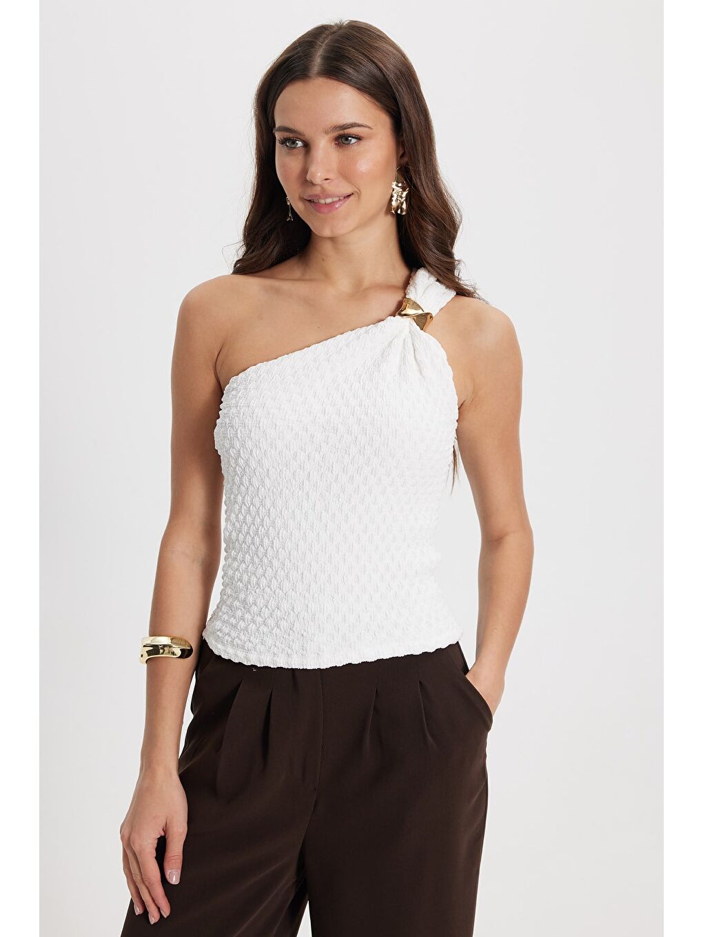 Kadın Slim Fit Dar Kesim Tek Omuz Tek Kol Doku Desenli Ekru Bluz-7