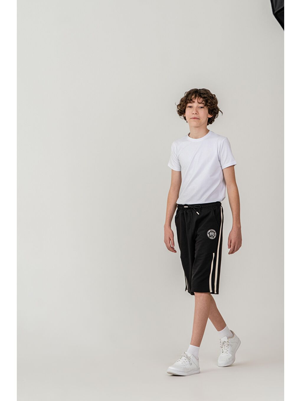 Siyah New York State College Baskılı Yanlar Biye Şeritli Erkek Çocuk Şort-2