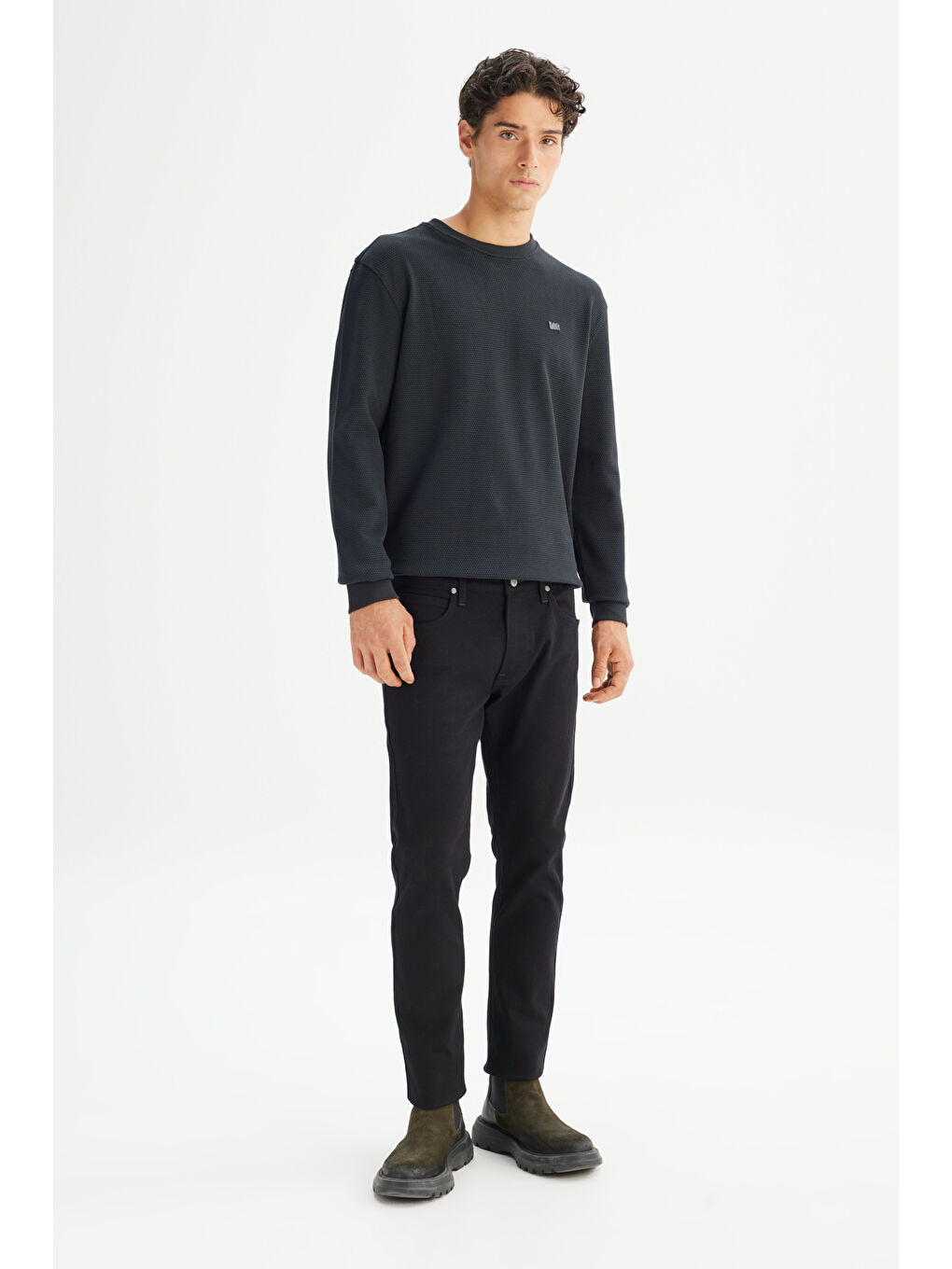 Siyah %100 Pamuk Regular Fit Normal Kesim Bisiklet Yaka Logo Detaylı Sweatshirt-1