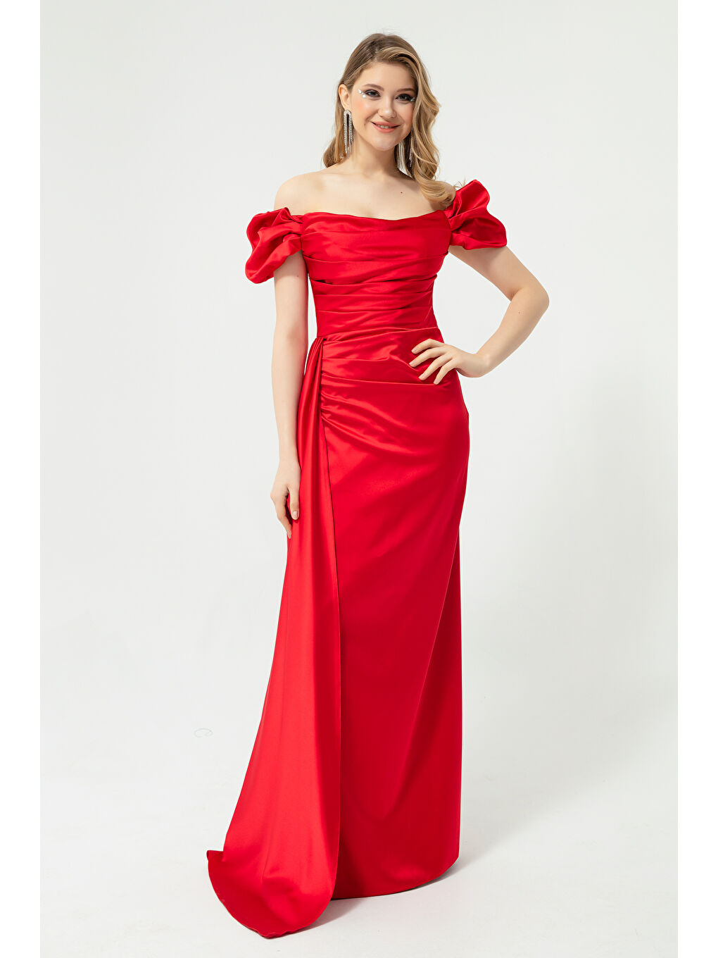 Kadın Kırmızı Kayık Yaka Kuyruklu Uzun Saten Abiye & Mezuniyet Elbisesi-3