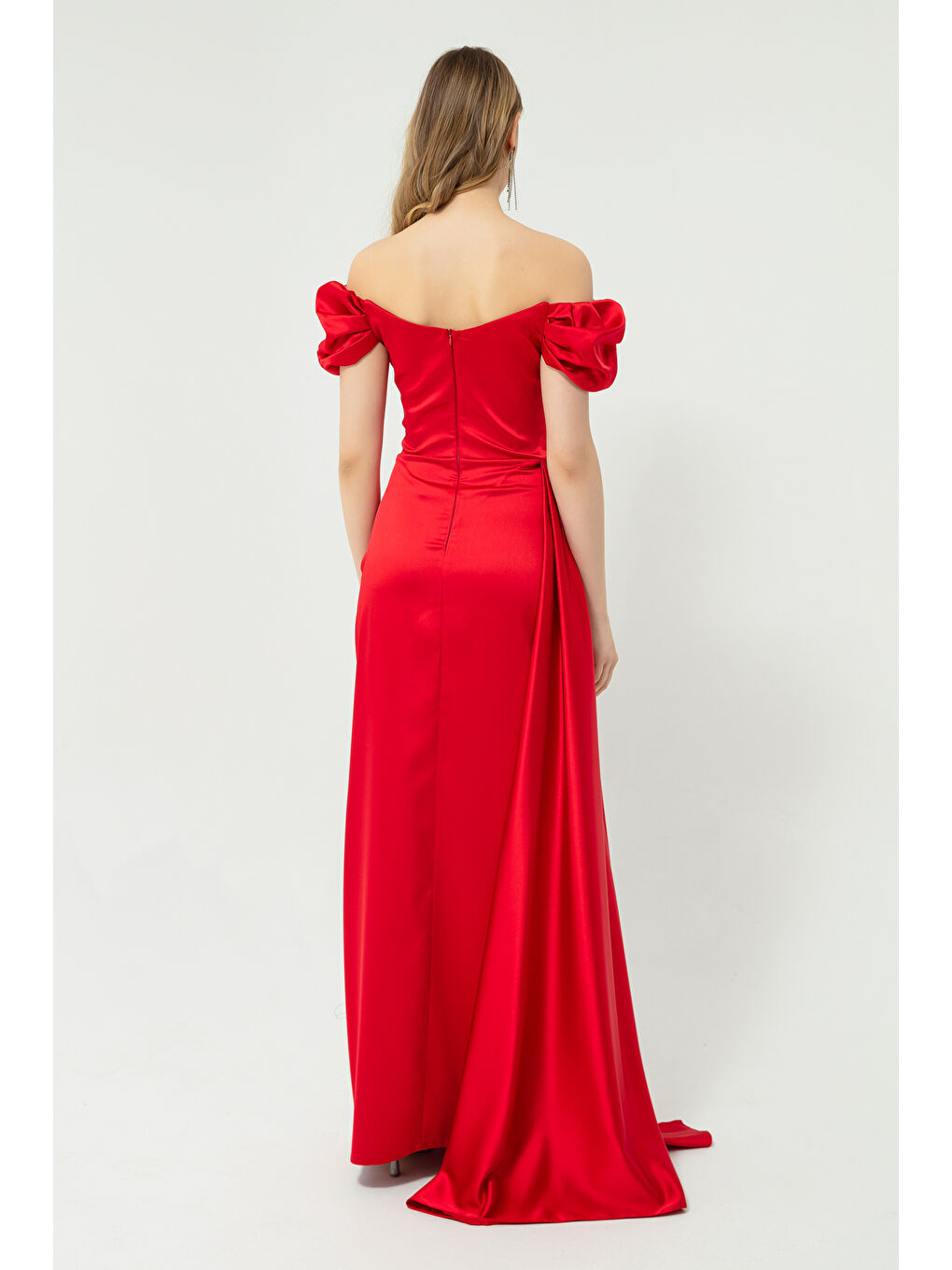 Kadın Kırmızı Kayık Yaka Kuyruklu Uzun Saten Abiye & Mezuniyet Elbisesi-4