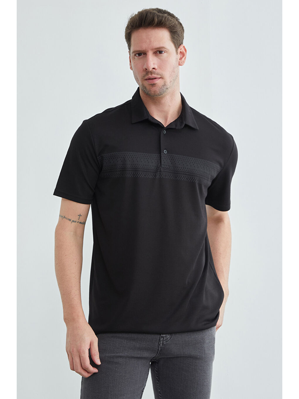 Siyah Desenli Düğmeli Polo Yaka Tişört