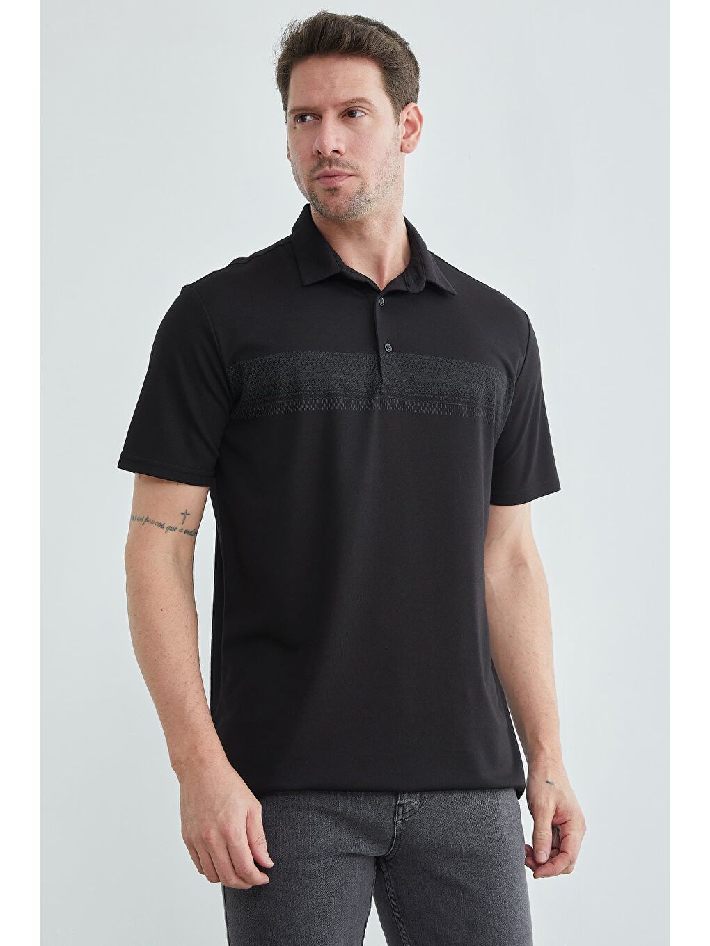 Siyah Desenli Düğmeli Polo Yaka Tişört-1