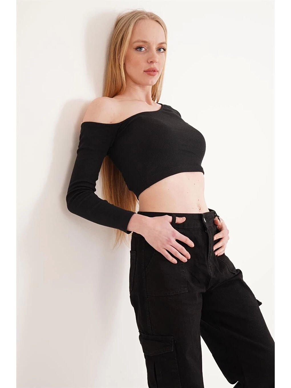 Siyah Kaşkorse Tek Omuz Dekolteli Uzun Kol Bluz SIYAH-2