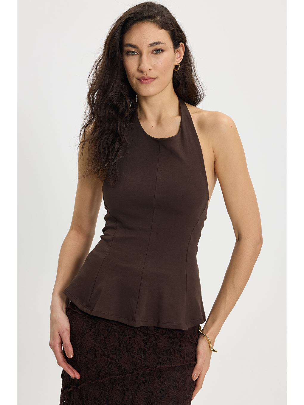 Kadın Slim Fit Dar Kesim  %100 Pamuk Boyundan Bağlamalı Sıfır Kol Kahverengi Bluz-2