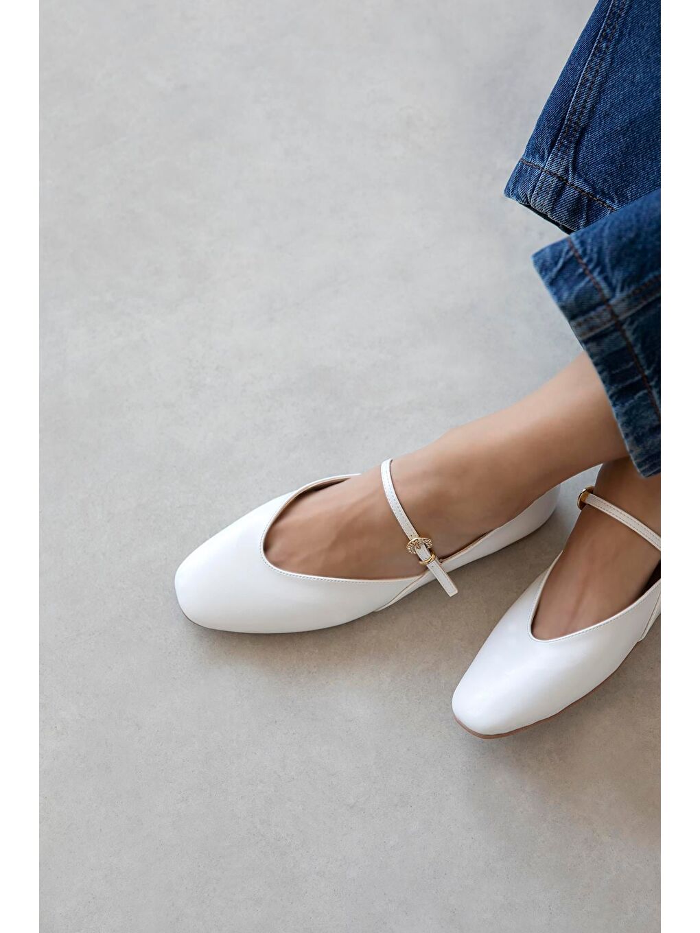 Evve Kadın Toka Detay Kırışık Deri Babet Beyaz-1