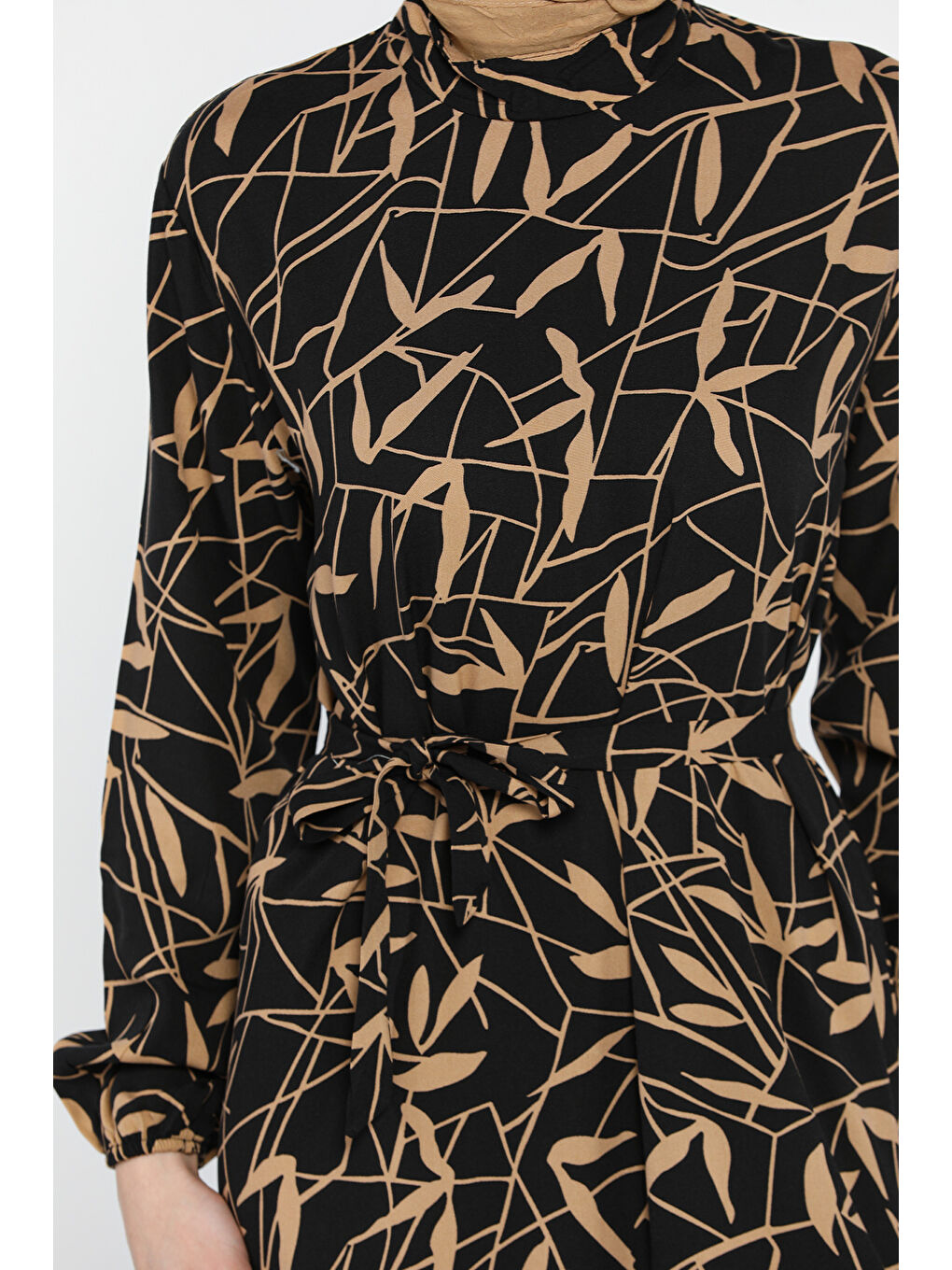 Siyah Desenli Bel Bağlamalı Tesettür Viskon Elbise-6